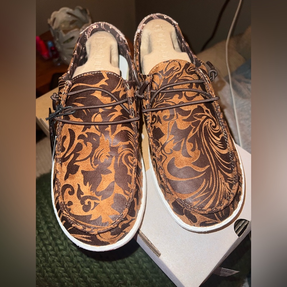 HEY DUDE ♡ WENDY • BROWN FORT WORTH